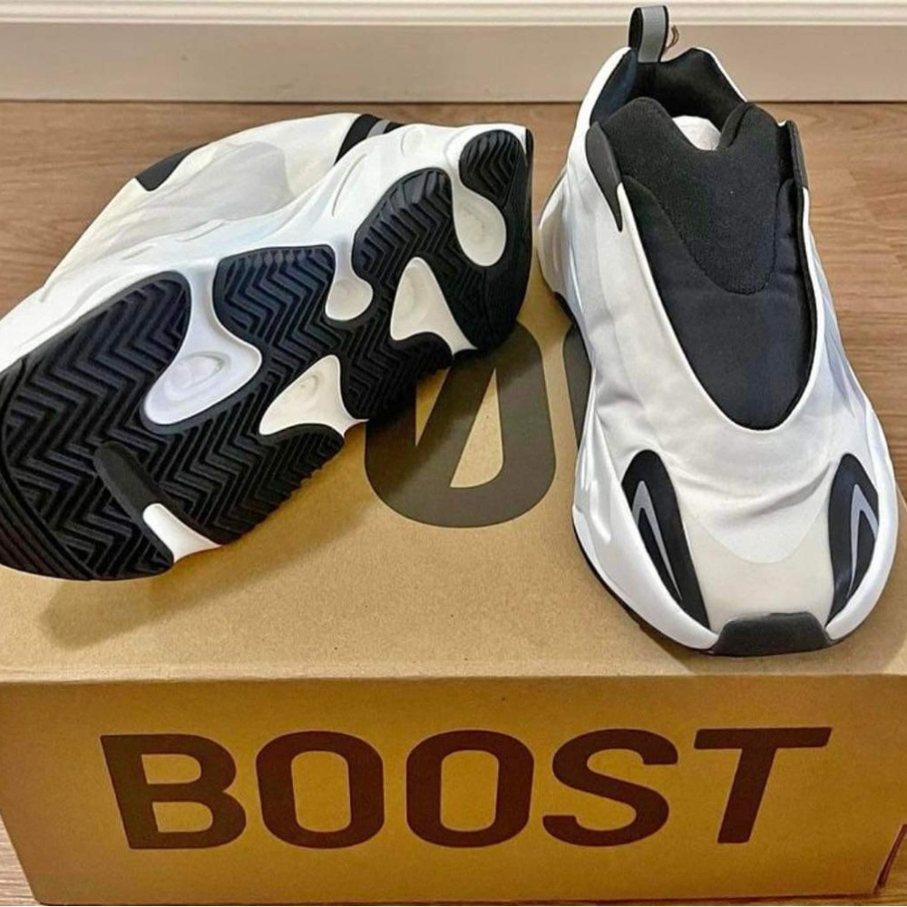 Adidas Yeezy Boost 700 MNVN Laceless Analog